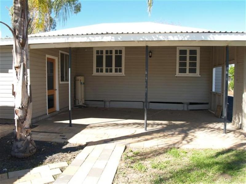 110 Pratten Street, Dalby QLD 4405