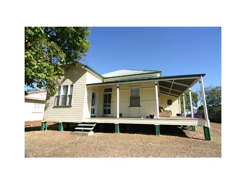 7 Lloyd Street, Dalby QLD 4405