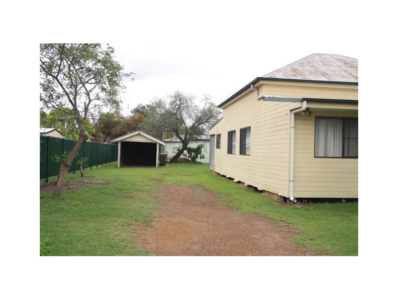 108 Pratten Street, Dalby QLD 4405