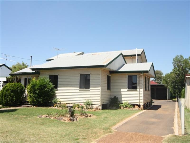 42 Palmer Street, Dalby QLD 4405