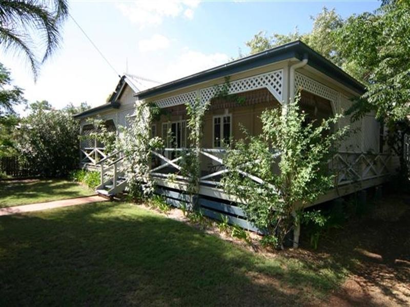 7 Wooburn Street, Dalby QLD 4405