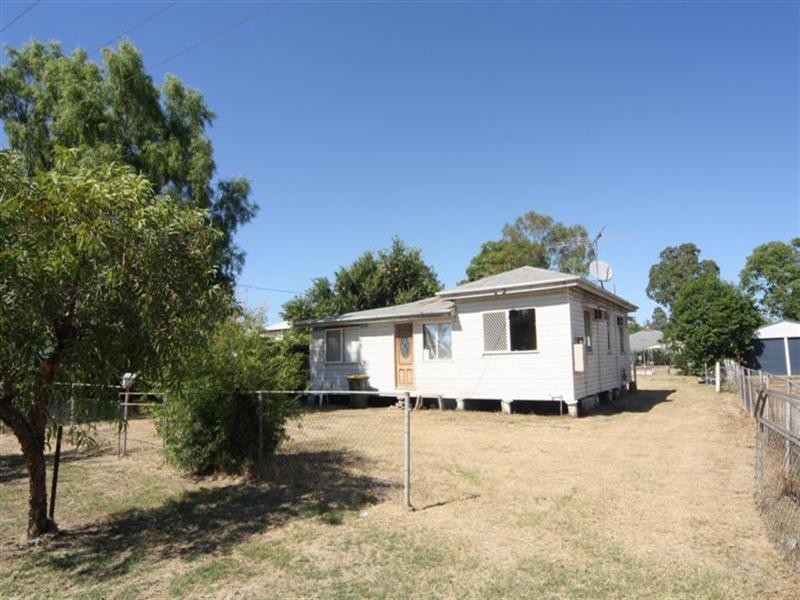 16 Bessie Street, Dalby QLD 4405