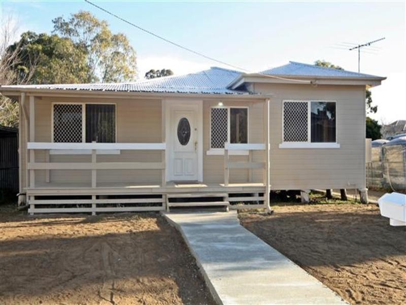 16 Bessie Street, Dalby QLD 4405