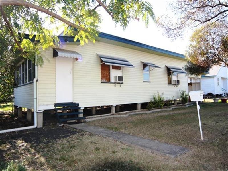 1 Knowles Street, Dalby QLD 4405