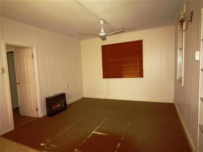 1 Knowles Street, Dalby QLD 4405