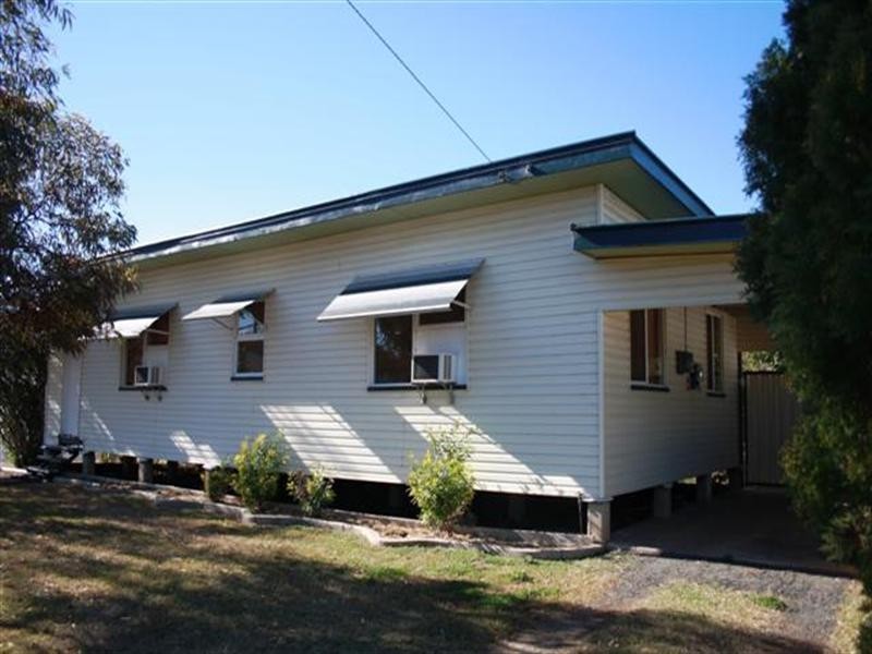 1 Knowles Street, Dalby QLD 4405