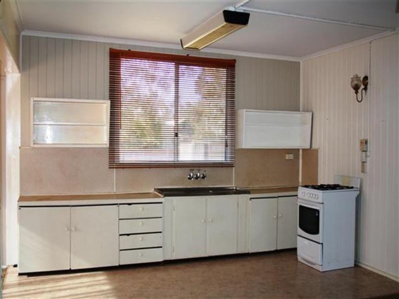 1 Knowles Street, Dalby QLD 4405