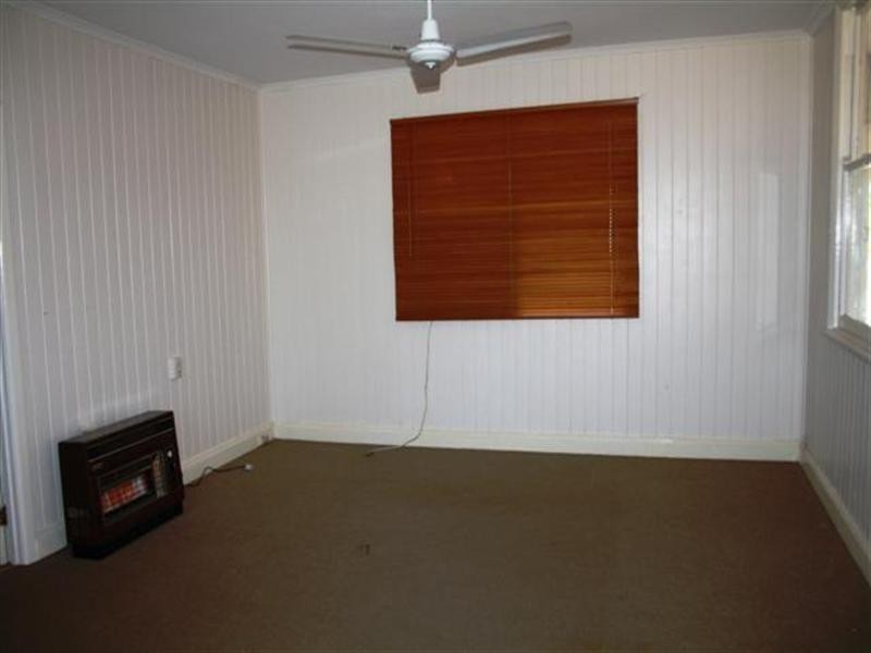 1 Knowles Street, Dalby QLD 4405