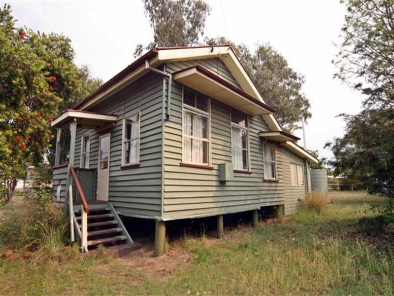 15 Taylor Street, Cecil Plains QLD 4407