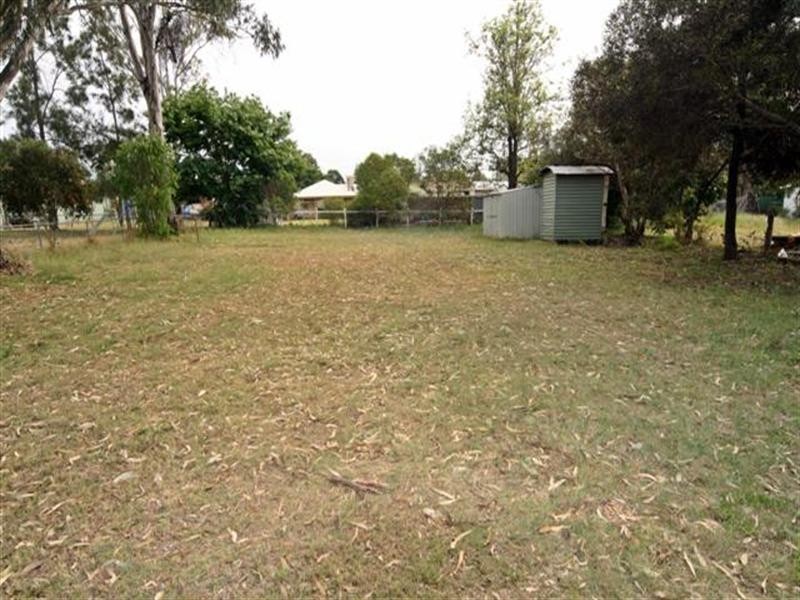 15 Taylor Street, Cecil Plains QLD 4407