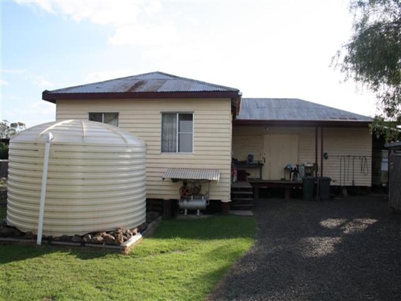 18 Eva Street, Jandowae QLD 4410