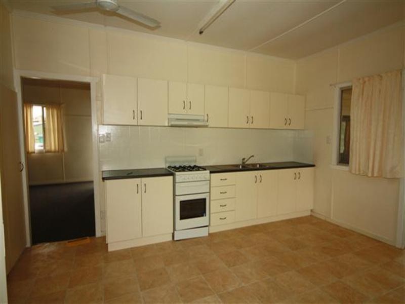 11 Nicholson Street, Dalby QLD 4405