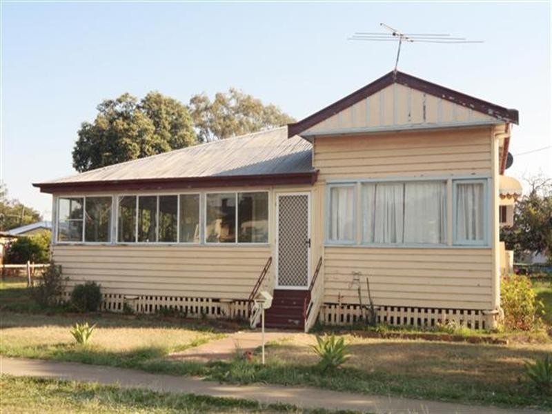 10 Alice Street, Dalby QLD 4405