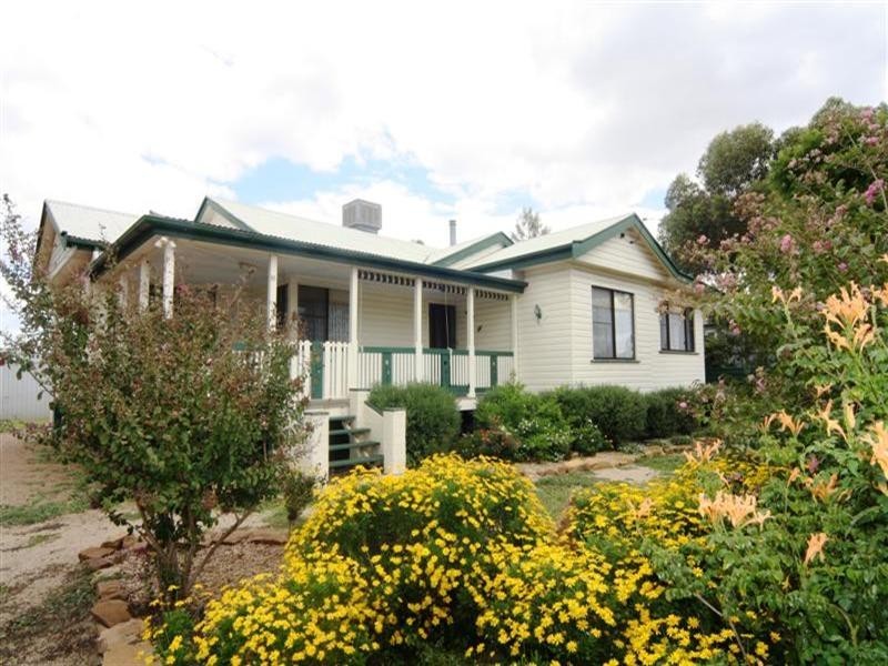 16 Wallace Street, Dalby QLD 4405