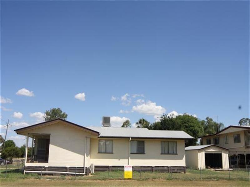 14 Scarlet Street, Dalby QLD 4405