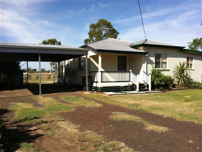 4 Blaxland Road, Dalby QLD 4405