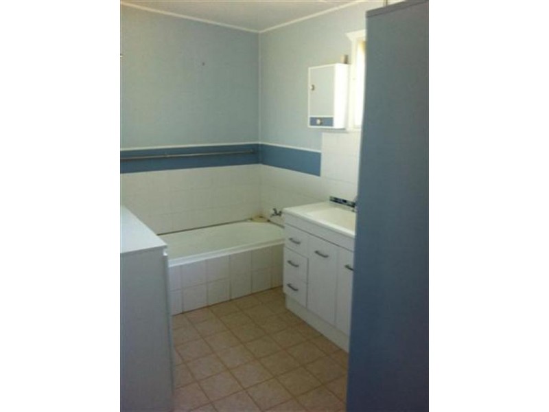 4 Blaxland Road, Dalby QLD 4405