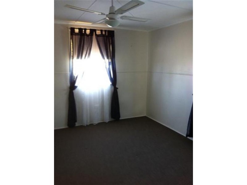 4 Blaxland Road, Dalby QLD 4405