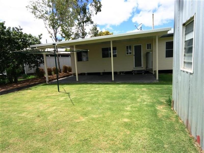 27 Swan Street, Dalby QLD 4405
