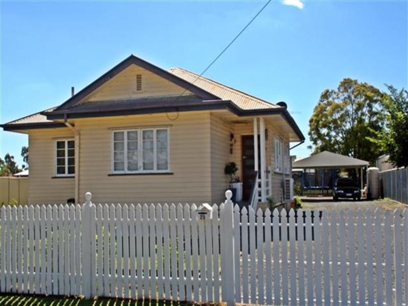 25 Palmer Street, Dalby QLD 4405