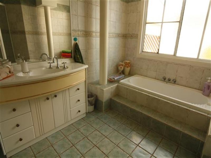 44 Kookaburra Street, Dalby QLD 4405