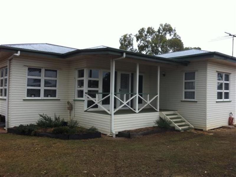 10 Curtis Street, Dalby QLD 4405