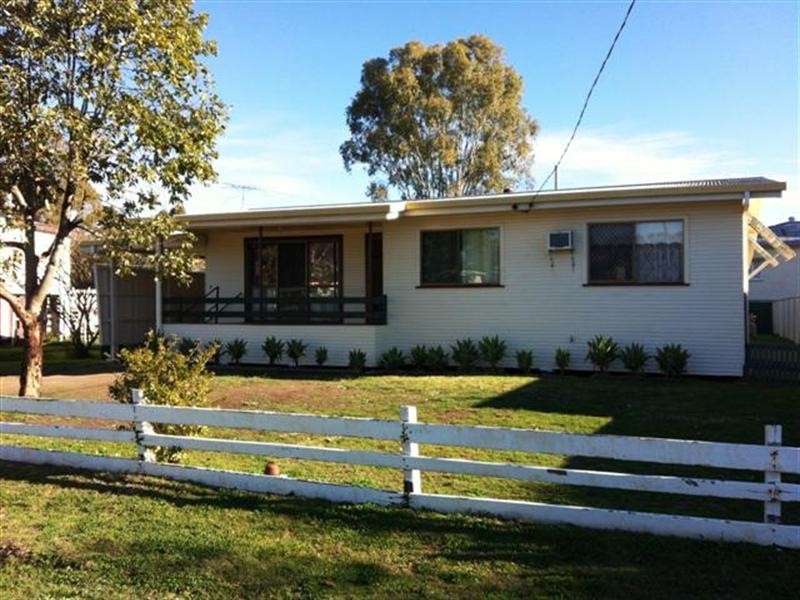 4 Bagot Street, Dalby QLD 4405