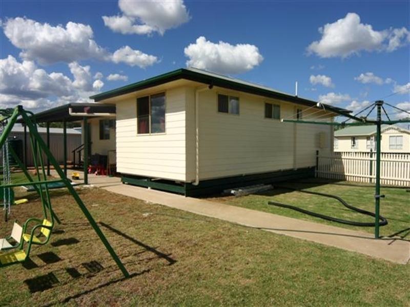 5 Mitchell Place, Dalby QLD 4405