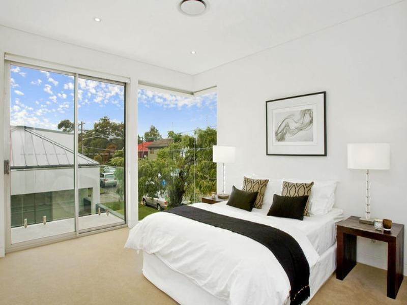 28 Dickson Street (cnr Hewlett St), Bronte NSW 2024