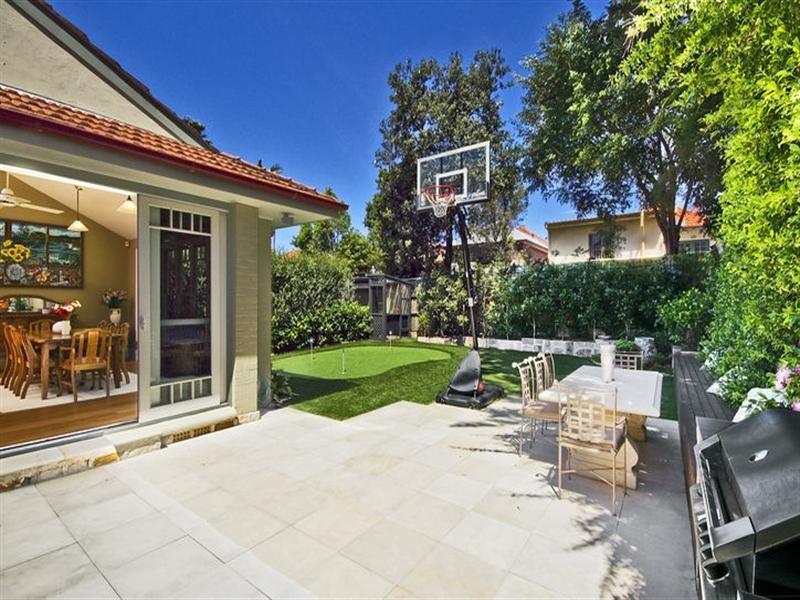 5 Gibson Street (enter via Henrietta Street), Waverley NSW 2024