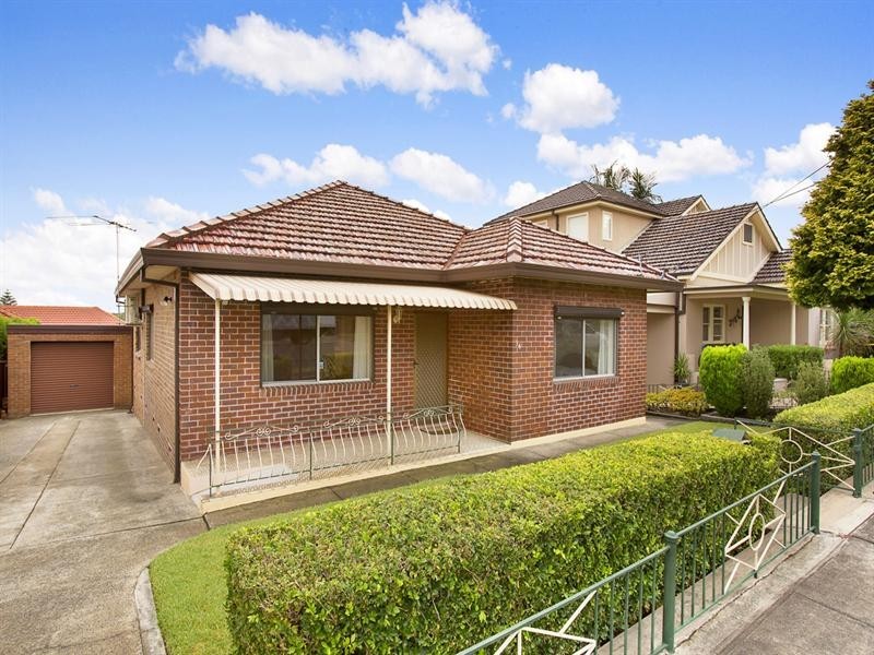 34 Rowley Road, Russell Lea NSW 2046
