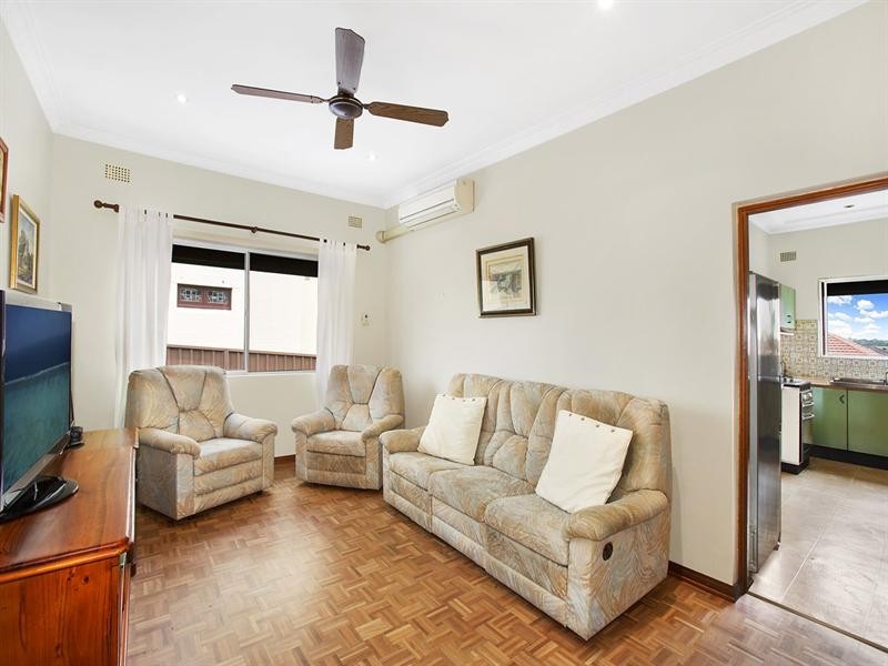 34 Rowley Road, Russell Lea NSW 2046