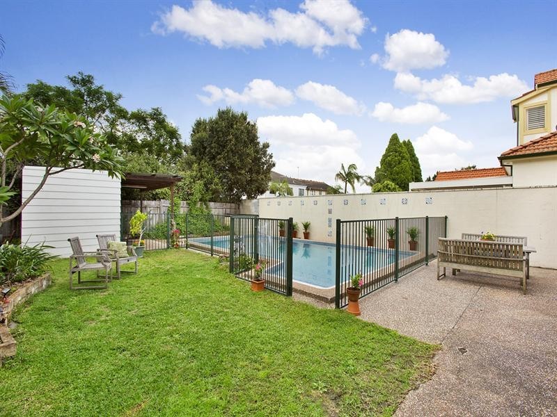 25 Lenore Street, Russell Lea NSW 2046