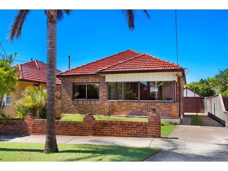 19 First Avenue, Rodd Point NSW 2046