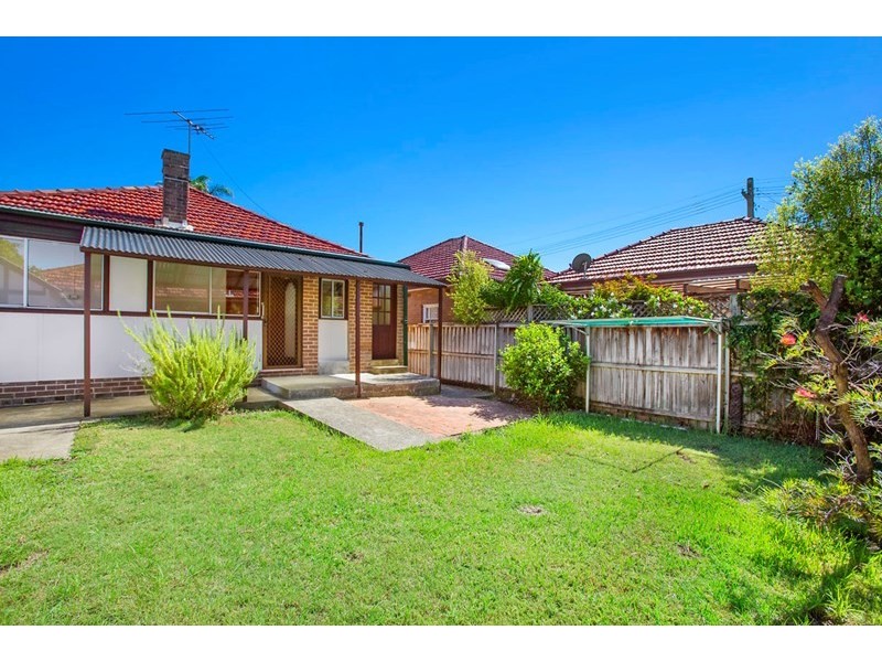 19 First Avenue, Rodd Point NSW 2046