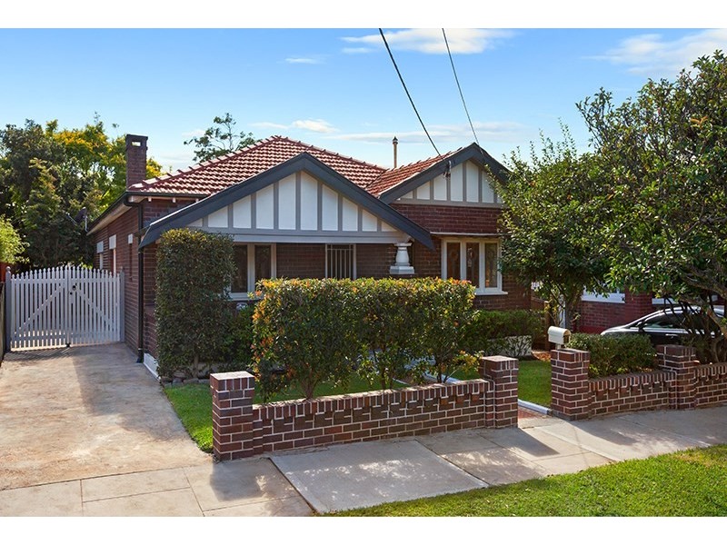 18 Duke Avenue, Rodd Point NSW 2046