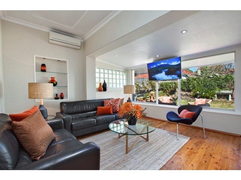 33 Duke Avenue, Rodd Point NSW 2046