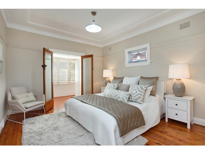 33 Duke Avenue, Rodd Point NSW 2046