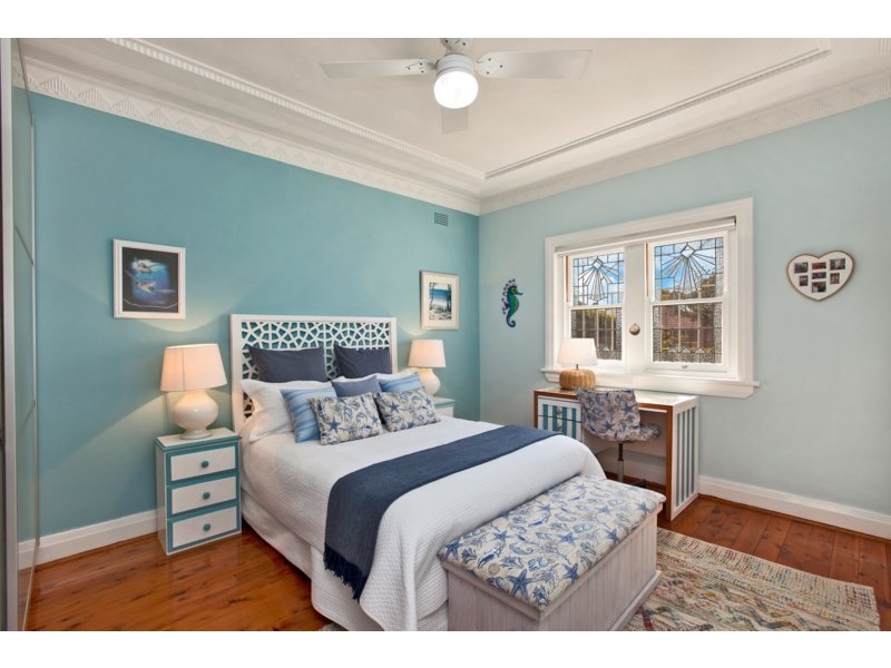 33 Duke Avenue, Rodd Point NSW 2046