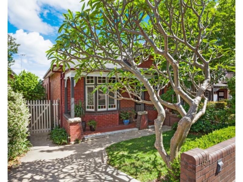 16 Lenore Street, Russell Lea NSW 2046