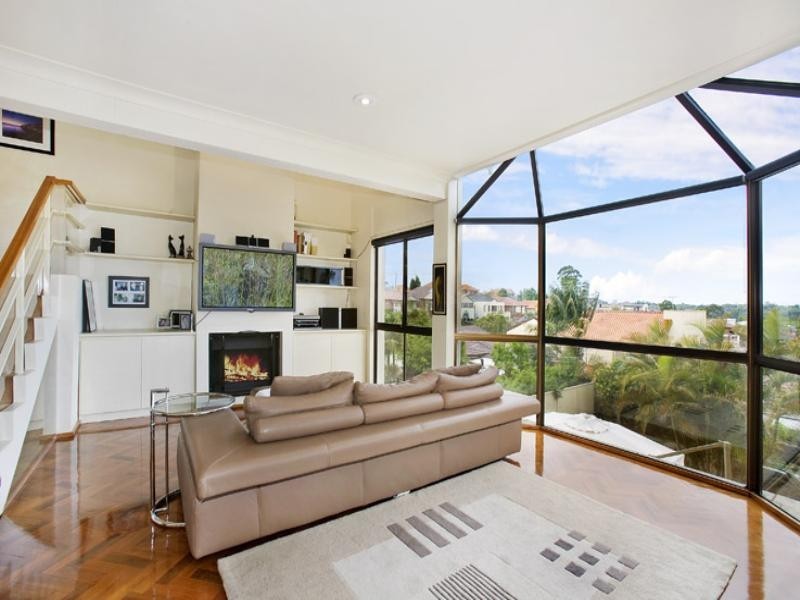 15 Undine Street, Russell Lea NSW 2046