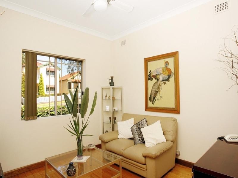 1 Heath Street, Rodd Point NSW 2046