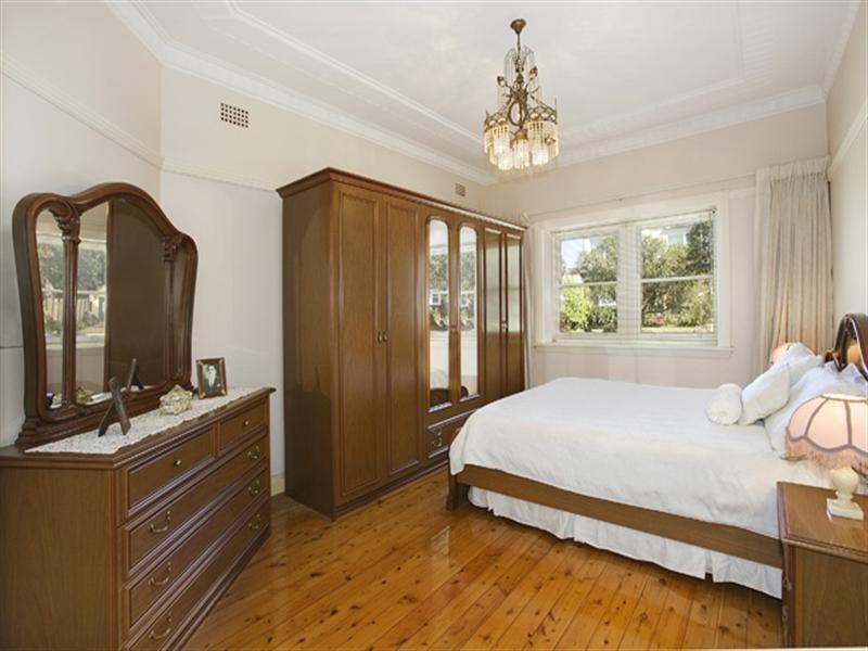 6 Brisbane Avenue, Rodd Point NSW 2046