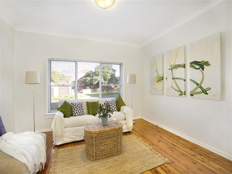 18 Noble Street, Rodd Point NSW 2046