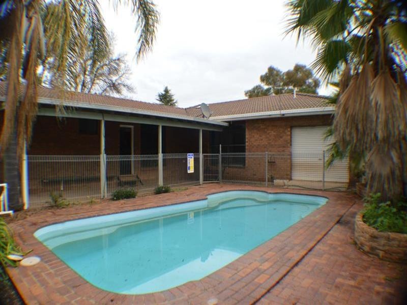 31 Meadowbank Drive, Dubbo NSW 2830