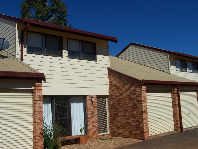 2/7 Forrest Crescent, Dubbo NSW 2830