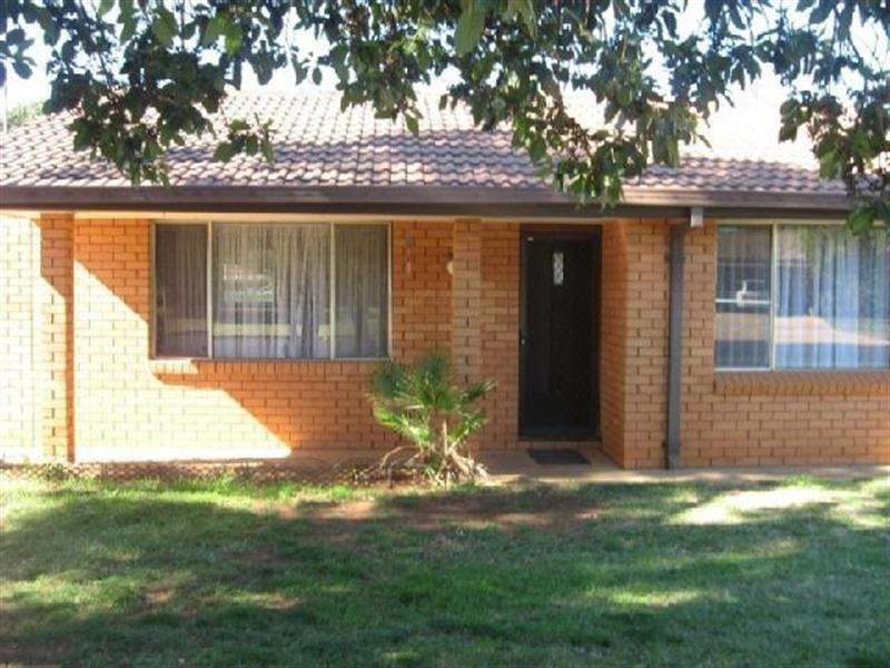 2A Greenway Place, Dubbo NSW 2830