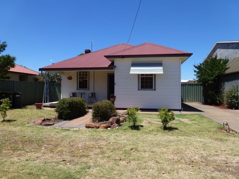 64 Gipps Street, Dubbo NSW 2830