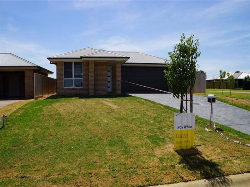 8 Dalbeattie Crescent, Dubbo NSW 2830