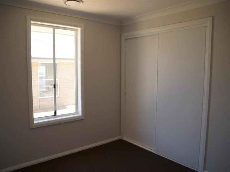 8 Dalbeattie Crescent, Dubbo NSW 2830